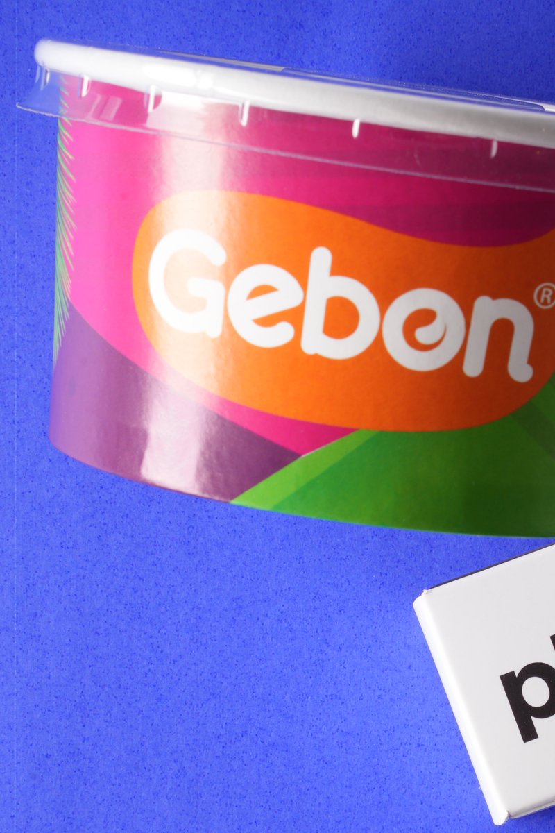 Pote personalizado com a marca Gebon em cores vibrantes